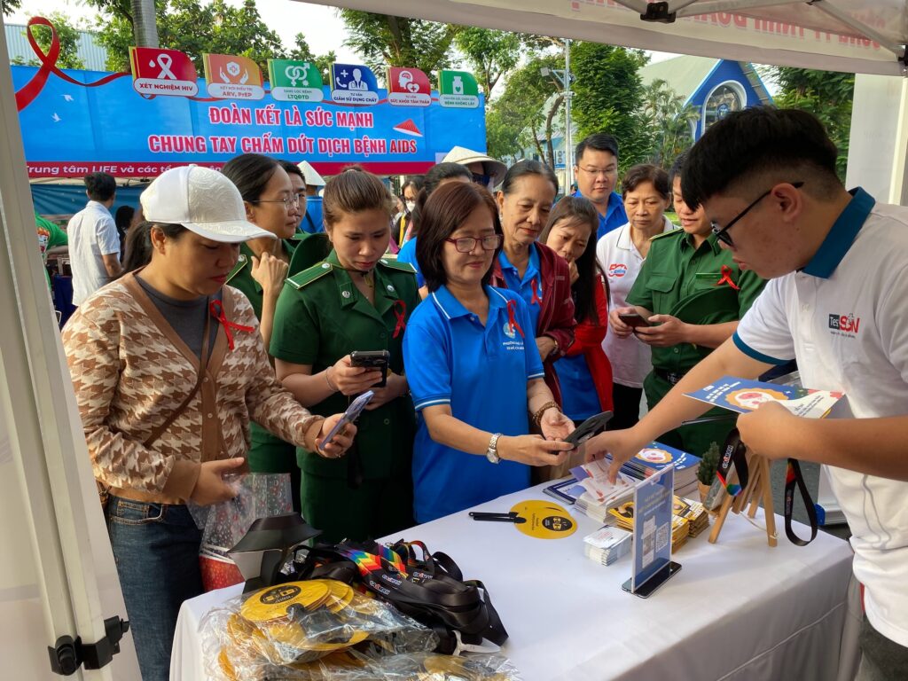 TestSGN HƯỞNG ỨNG 35 NĂM VIỆT NAM ỨNG PHÓ VỚI HIV/AIDS